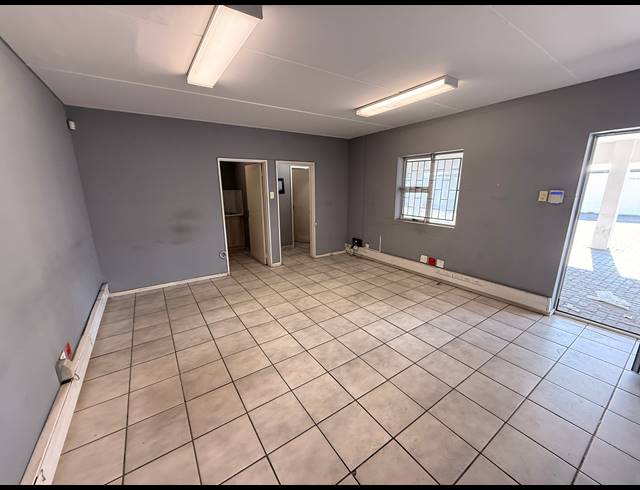 380M² WAREHOUSE TO LET IN PAROW INDUSTRIAL